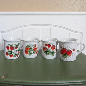 Set of 4 Vintage 1970s Strawberry and Blossoms 12 oz Mug